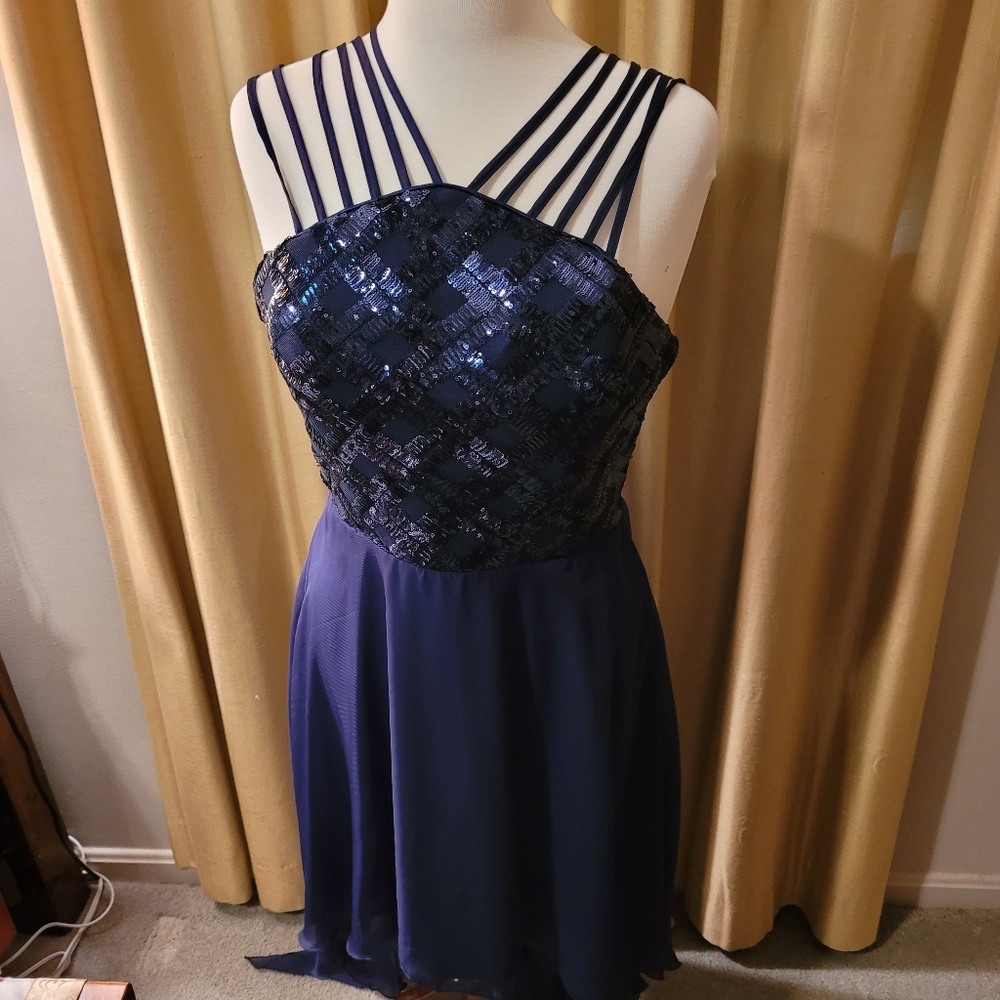 LOVE REIGN NAVY DRESS - Picture 2 of 8